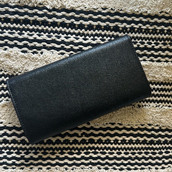 🎉Host Pick🎉 Black and Gold Clutch - Picture 2 of 6
